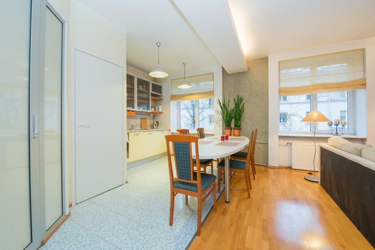 Large Studio Downtown Талин Екстериор снимка